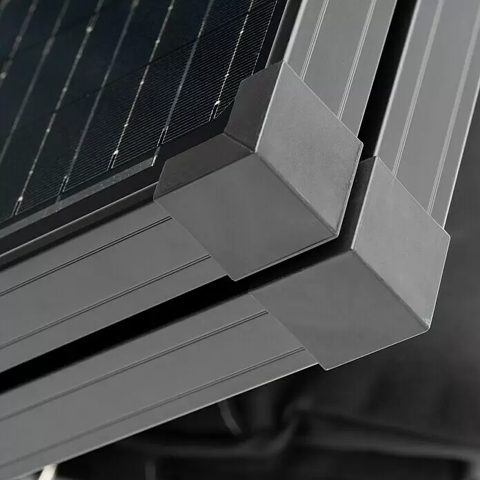 Technaxx Solarkoffer TX-215 - Max. Leistung: 100 W, 107 x 57 x 4 cm - Nahaufnahme eines Solarmoduls mit dunklen Zellen und einem matten, grauen Winkelrahmen.