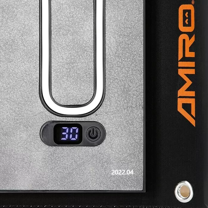 Yard Force Cargador solar LX PB21 - 48,1 Wh, 65 x 28,5 x 1,5 cm - Panel de control de un dispositivo AMIRO con pantalla digital '30', botón de encendido y superficies grises y negras texturizadas.