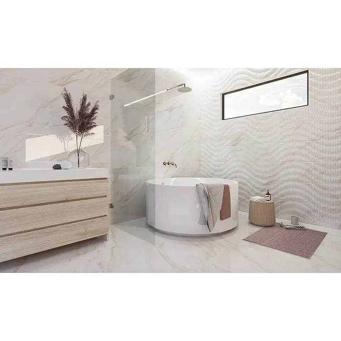 Revestimiento de pared Calacatta Gold - 30 x 90 cm, Blanco, Brillante - Un baño moderno con una bañera redonda, azulejos claros y elementos de madera, que crea un ambiente relajante.