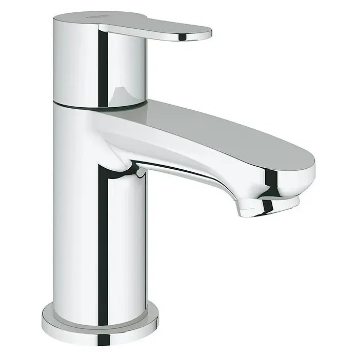 Grohe Eurostyle Cosmopolitan Kaltwasser-Standventil XS-Size - Chrom, Glänzend - Nahaufnahme einer glänzenden, modernen Waschtischarmatur aus Chrom, die ein elegantes und zeitgemäßes Design für Badezimmer zeigt.