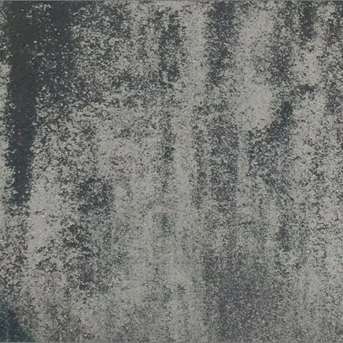 Terrassenplatte Saturn - 50 x 50 x 4 cm, Grau/Schwarz, Beton - Eine Nahaufnahme einer grauen Textur mit einem unregelmäßigen Muster, das an eine Betonoberfläche erinnert.