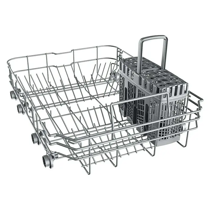 Teka Lavavajillas libre instalación DFS24650 - Ancho: 44,8 cm, Número de cubiertos: 9 ud., Consumo de agua por uso: 9 l - Primer plano de una cesta de lavavajillas metálica con cesta para cubiertos, diseñada para limpiar los platos de forma segura y eficiente.