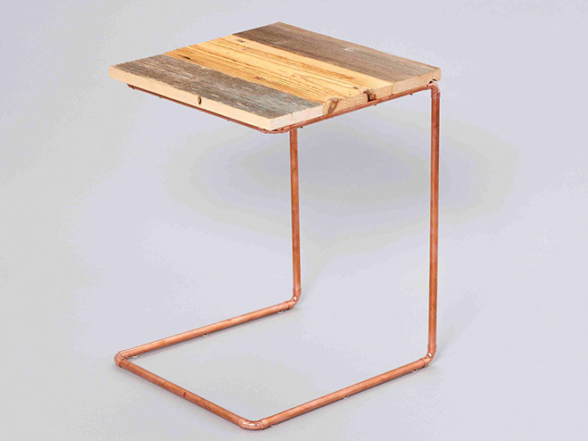 Tisch aus Kupferrohr und Altholz