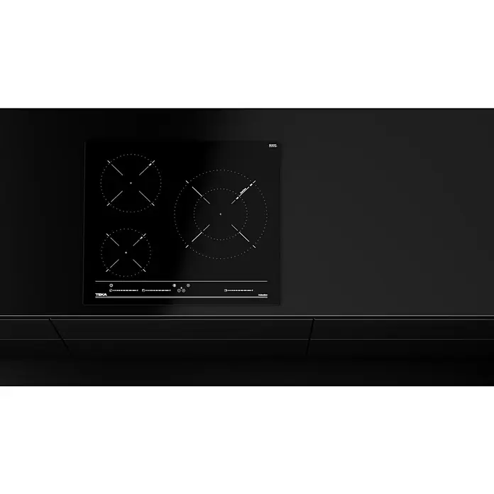 Teka Placa de cocción IBC63015 - An x L: 51 x 60 cm - Primer plano de una placa de inducción TEKA negra con cuatro zonas de cocción, integrada en una encimera oscura.