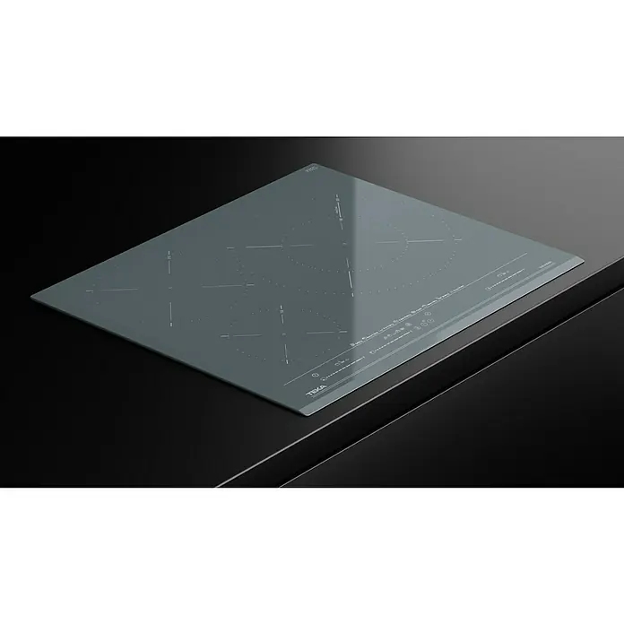 Teka Placa de cocción IZC63630ST - An x L: 60 x 51 cm - La imagen muestra una placa de inducción TEKA con cuatro zonas de cocción, integrada en una encimera de cocina negra y moderna. Diseño elegante.