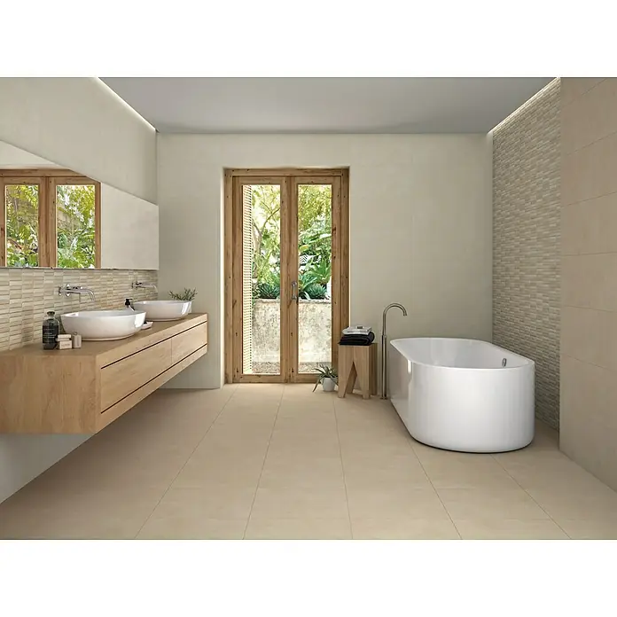 Revestimiento de pared Darlene - 30 x 60 cm, Beige, Mate - Un baño luminoso con bañera independiente, lavabo doble y detalles de madera, creando un ambiente sereno y relajante.