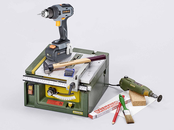 Material und Werkzeug für die DIY-Hausnummer