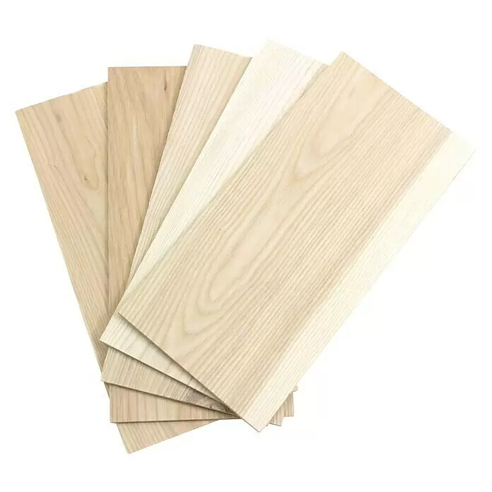 Bastelfurnier 300 - Esche, 300 x 145 mm, Stärke: 2 mm, 5 Stk. - Ein Fächer aus hellen Holzfurnierplatten mit natürlichen Maserungen.