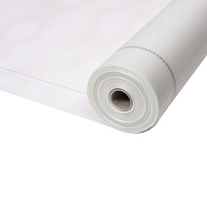 Profi Depot WDVS-Armierungsgewebe - Max. Anwendungsfläche: 50 m² - Nahaufnahme einer Rolle Glasfasergewebe, die eine feine Textur und ein sauberes, weißes Aussehen zeigt, ideal für Bau- und Verstärkungsanwendungen.