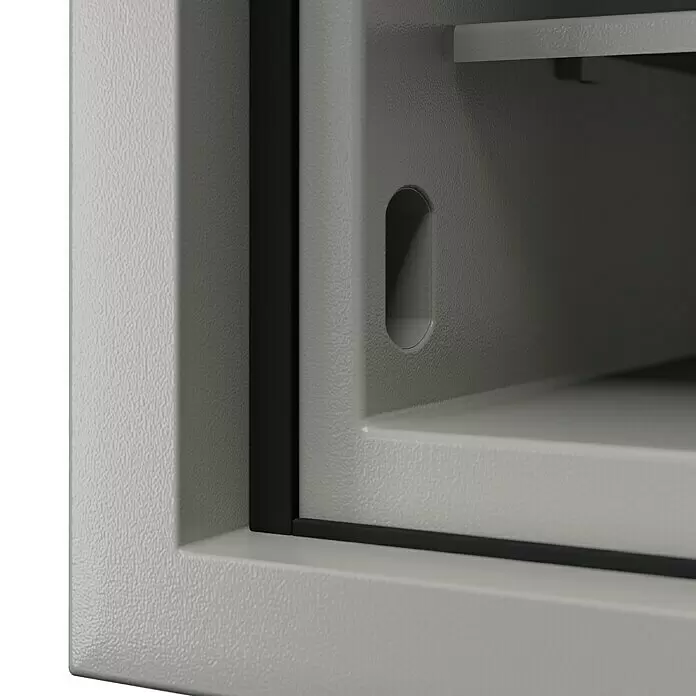 Format Feuerschutztresor Fire Safe Light - L x B x H: 33,5 x 46 x 45,2 cm, Elektronisches Zahlenschloss, 20 l - Nahaufnahme des hellgrauen, texturierten Metallinneren eines Safes oder Schranks, mit Regal und Schlitz.
