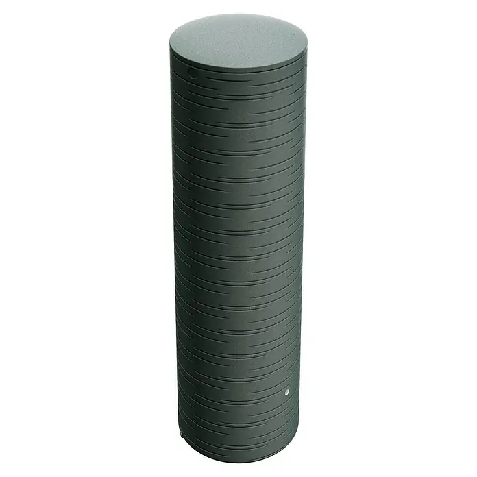 Arves Regenspeicher Novara - 500 l, Anthrazit - Ein hoher, grauer zylindrischer Tank mit horizontalen Rillen und einer glatten Oberfläche, ideal für die Wasserspeicherung im Garten.