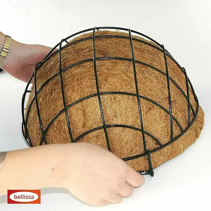 Bellissa Blumenampel Hanging Basket - Ø x H: 30 x 15 cm, Metall, Schwarz - Dunkelgrüner Metall-Draht-Hängekorb mit Kokosfaser-Einlage, von Händen eingesetzt.