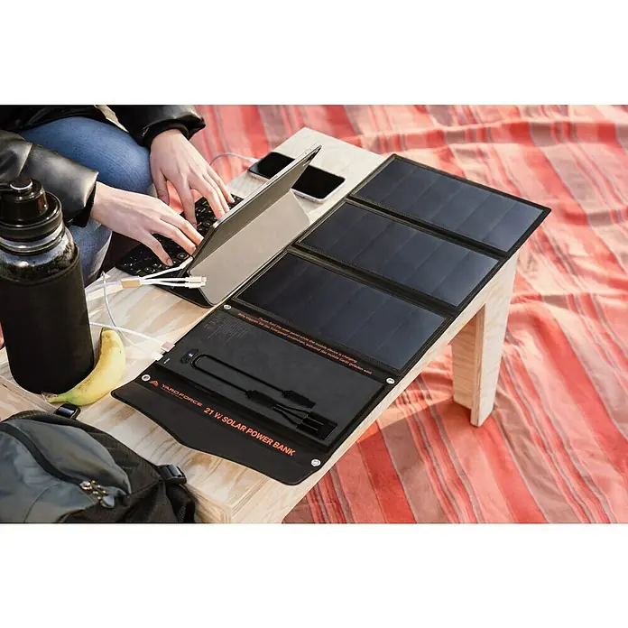 Yard Force Solar-Powerbank LX PB21 - 48,1 Wh, 65 x 28,5 x 1,5 cm - Ein tragbarer Yardforce 21 W Solar Power Bank zum Aufladen von Geräten im Freien, ideal für Camping oder Reisen.