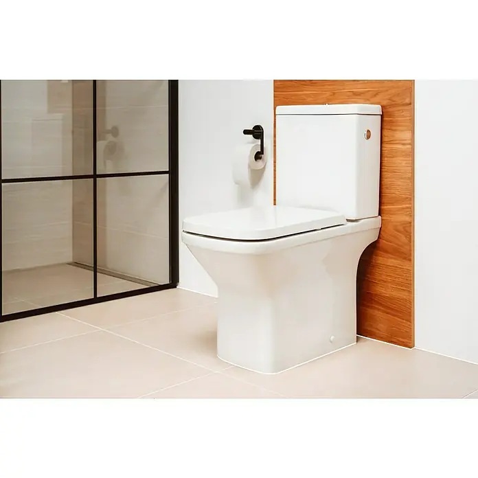 Camargue Los Angeles Stand-WC für Kombination - Spülrandlos, Ohne Spezialglasur, Spülform: Tief, WC Abgang: Waagerecht, Weiß, Ohne Porzellan-Spülkasten - Elegante Toilette im Badezimmer. Die moderne Toilette besticht durch ihr schlichtes, weißes Design und fügt sich nahtlos in das Gesamtbild ein.