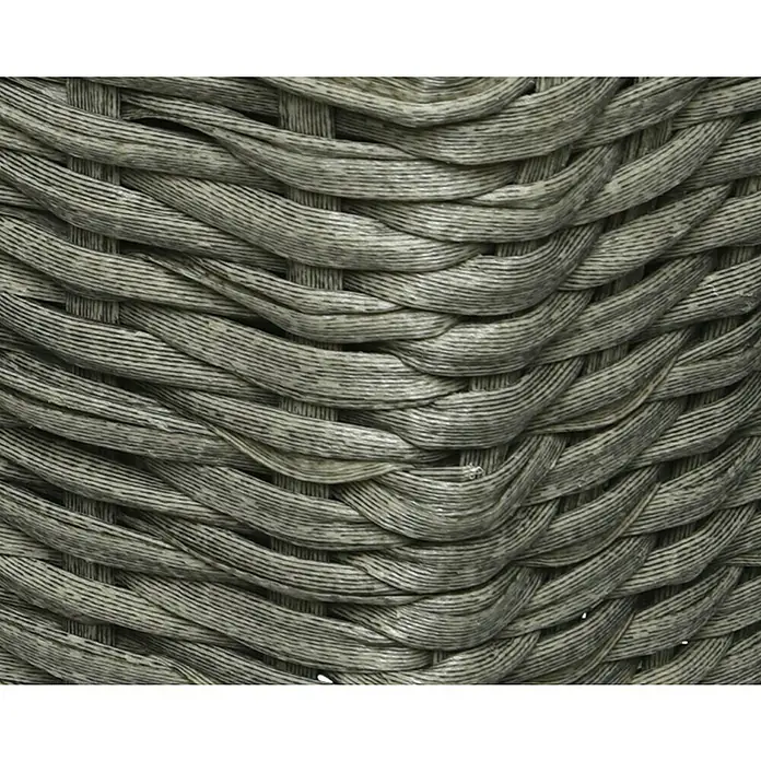 Jardinera para balcón - Longitud exterior máx.: 60 cm, Colores surtidos - Primer plano de una cesta de ratán tejido en tonos grises, que ofrece una textura rústica y natural con fines decorativos.