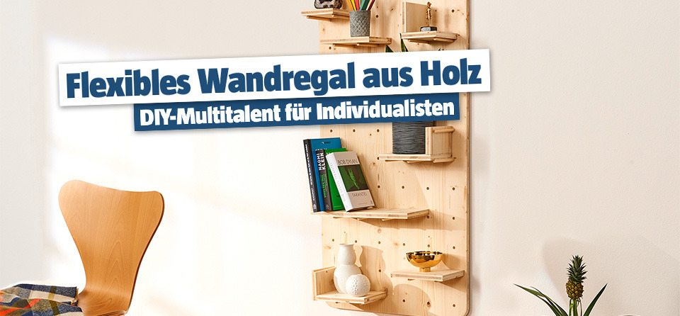 DIY Flexiregal: Fertiges Holzregal hängt an Wand