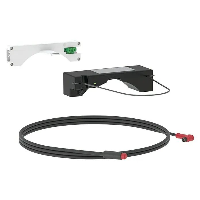 Geberit Netzteil - Passend für: Geberit Netzteil für Elektro- und Kommunikationsanschlussdose - Produktdarstellung: Ein Sensor, eine Montagehalterung und ein Kabel mit Steckern. Der Sensor ist in Schwarz gehalten und hat eine längliche Form.
