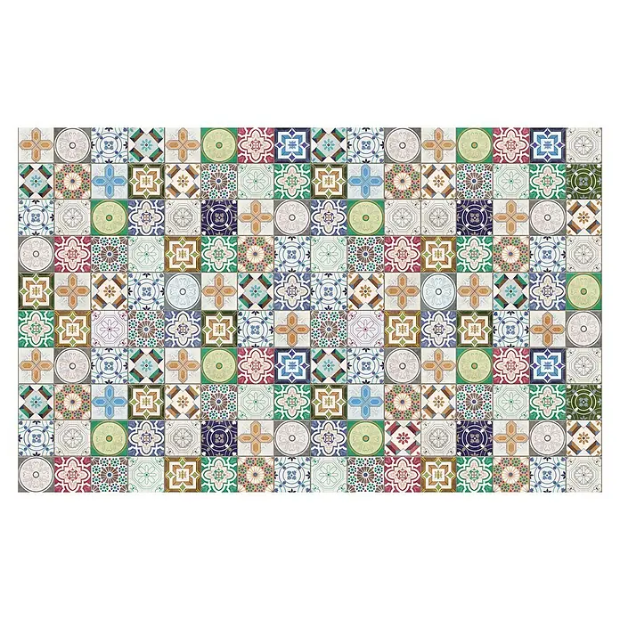 Komar Infinity 2 Fototapete Marrakech-MosaikB x H: 400 x 250 cm, Vlies - Detailaufnahme eines Teppichs mit einem bunten Patchwork-Muster aus verschiedenen Keramikfliesen für ein lebendiges Ambiente.