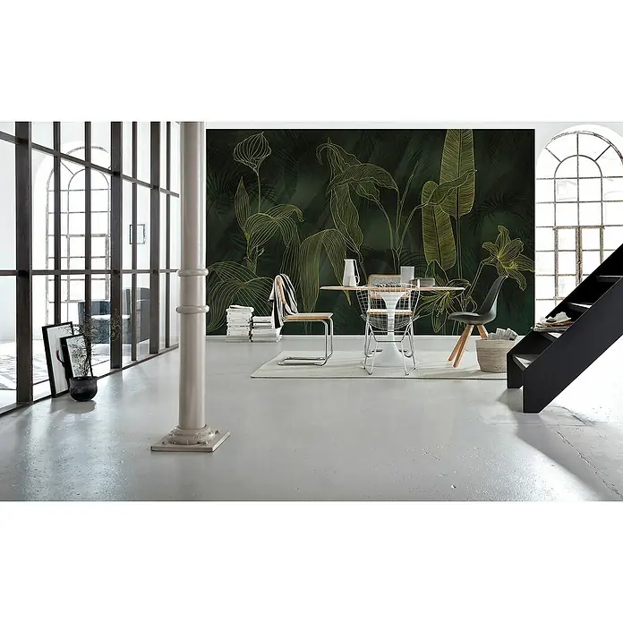 Komar Infinity 2 Fototapete Darkest Green - B x H: 400 x 250 cm, Vlies - Ein stilvolles Interieur mit einem Esstisch-Set und einem botanischen Wandbild, das eine elegante und moderne Atmosphäre schafft.