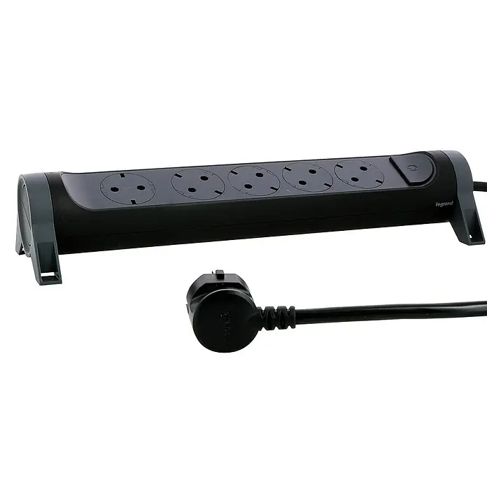 Legrand Base de enchufe múltiple Confort - Número de enchufes Schuko: 5 ud., Negro, Longitud del cable: 1,5 m - Una regleta negra de Legrand con cinco enchufes y un interruptor de encendido, ideal para la oficina o el hogar.