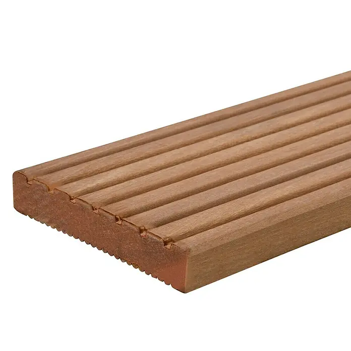Terrassendiele Premium/Select - Bangkirai, 200 x 14,5 x 2,5 cm, Braun - Nahaufnahme eines einzelnen, geriffelten Terrassenbretts aus Holz, ideal für den Bau von Außenbereichen und Gartenprojekten.