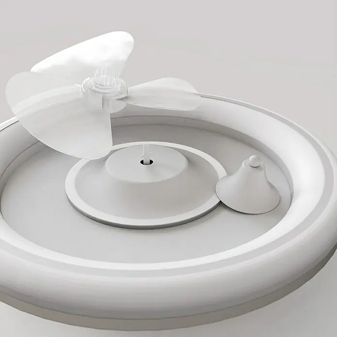 Sulion Ventilador de techo Alan - Blanco, 48 cm, 38 W, Blanco neutro - Primer plano de un difusor de aroma blanco con hélice y aromaterapia, creando un ambiente relajante.