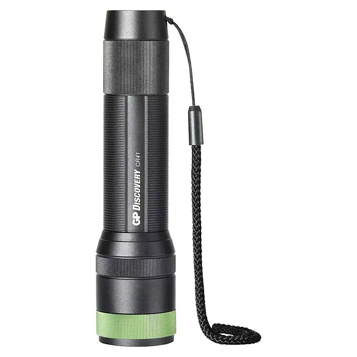 GP Taschenlampe CR41 - 30 lm - 650 lm - Schwarze GP Discovery CR41 Taschenlampe mit Handschlaufe, ideal für Outdoor-Aktivitäten und Notfälle, mit praktischem grünem Detail am unteren Ende.