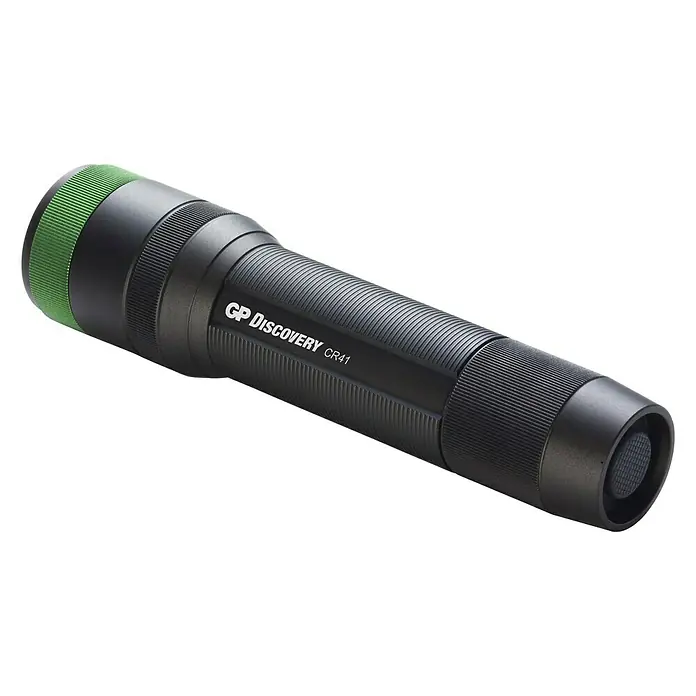 GP Taschenlampe CR41 - 30 lm - 650 lm - Nahaufnahme einer GP Discovery CR41 Taschenlampe mit grünen Akzenten auf schwarzem Hintergrund.