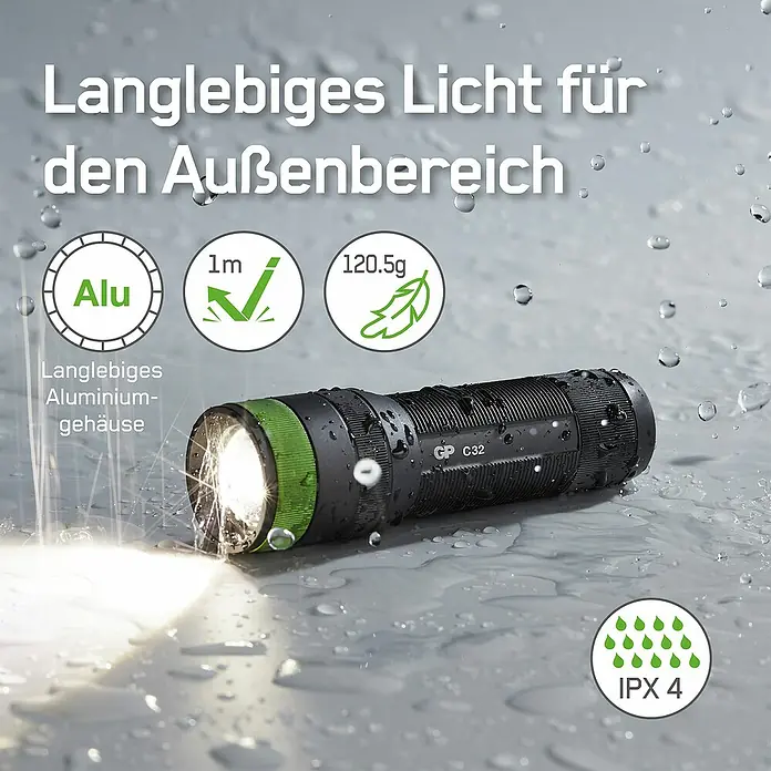 GP Taschenlampe C32 - 300 lm, IPX4 - Das Bild zeigt eine GP C32 Taschenlampe, die für den Außenbereich geeignet ist. Sie ist wasserfest und hat ein langlebiges Aluminiumgehäuse.