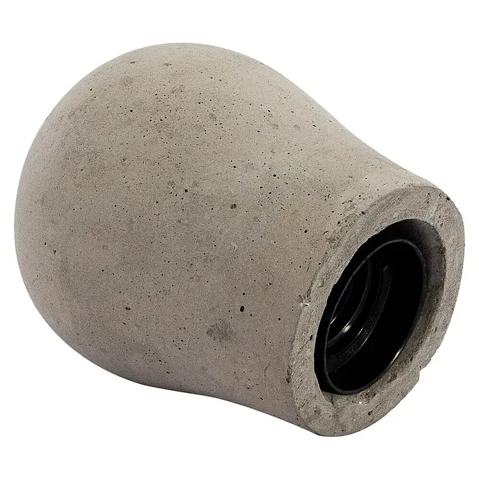 Chacon Casquillo de hormigón - Hormigón, Gris, 1 ud. - Primer plano de una lámpara de jardín de hormigón gris con un componente interior negro sobre un fondo negro.