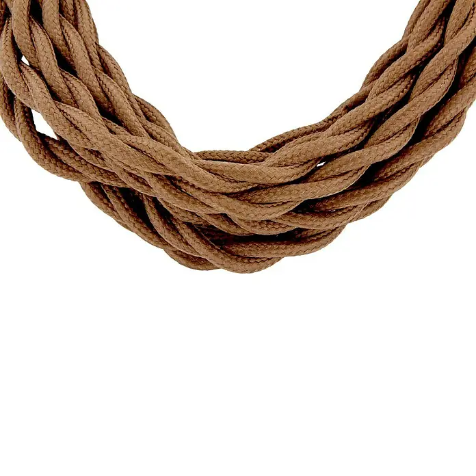 Chacon Cable textil trenzado decorativo - Marrón, Largo: 3 m, H03VVH2-F, Número de cables: 2, 0,75 mm² - Primer plano de un cable eléctrico marrón cubierto de tela enrollado en un bucle sobre un fondo negro.