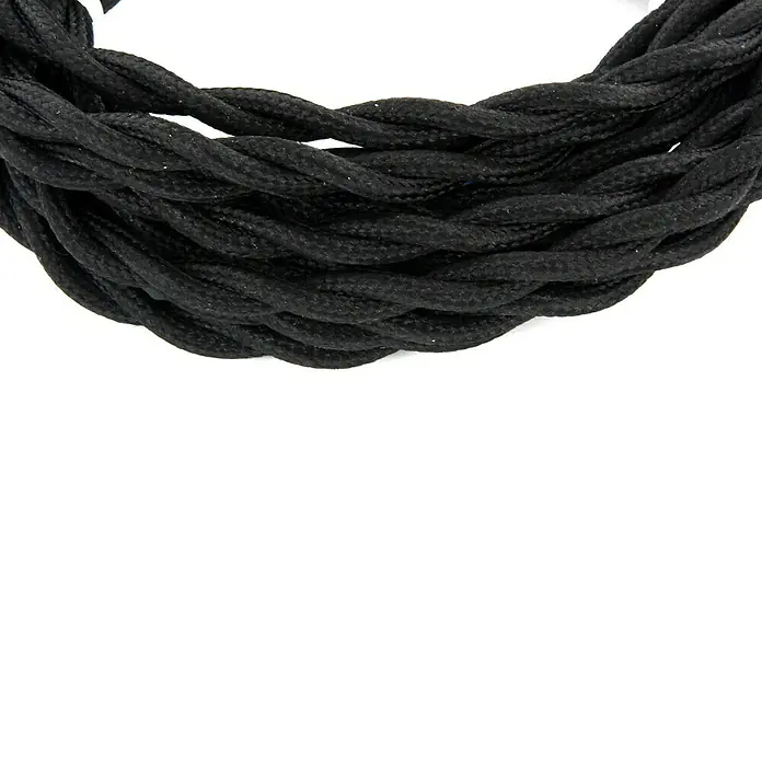 Chacon Cable textil trenzado decorativo - Negro, Largo: 3 m, H03VVH2-F, Número de cables: 2, 0,75 mm² - Primer plano de un cable eléctrico negro recubierto de tela enrollado, que ofrece una solución decorativa y de alta calidad para iluminación.