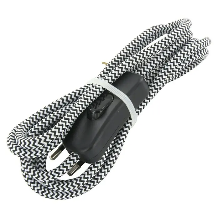 Chacon Cable textil con interruptor - 2 m, Blanco/Negro, H03VV-F, Número de cables: 2, 0,75 mm² - Un cable de alimentación con patrón de zigzag gris y blanco con un interruptor y un enchufe, atado con una brida.