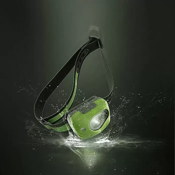 GP Stirnlampe CH43 - 61 x 47 x 37,3 mm, 35 lm - 150 lm, IPX4 - Grüne Stirnlampe mit schwarzem und grünem Band, die durch Wasser spritzt.