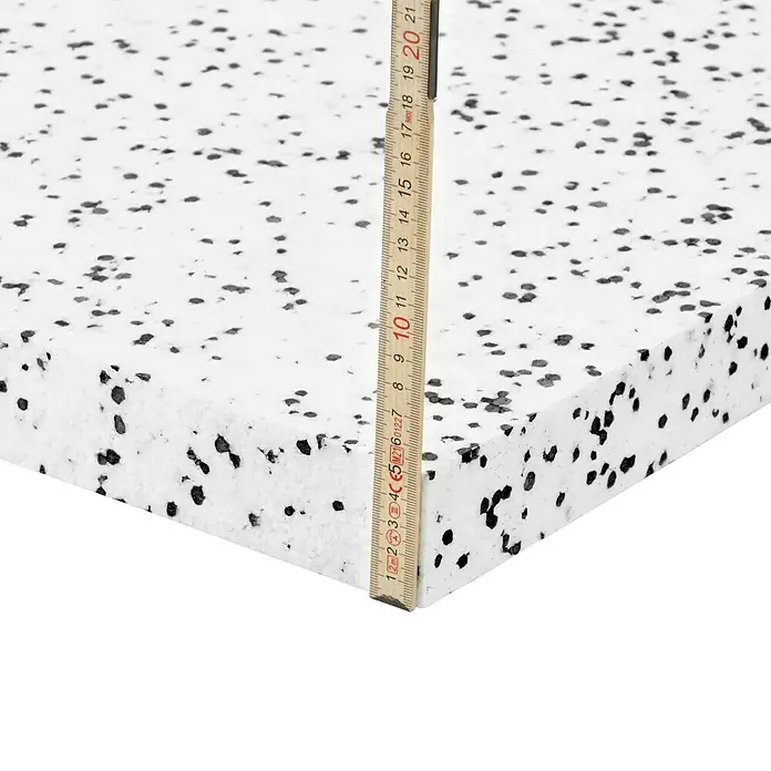 Mehrzweckdämmplatte WI/DI 040 - Stärke: 50 mm, Expandiertes Polystyrol (EPS), Wärmeleitstufe: 040 - Nahaufnahme einer Verbundschaumstoffplatte mit einem Messlineal, das die Dicke des Materials misst.