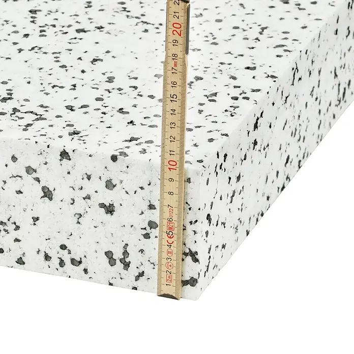 Mehrzweckdämmplatte DEO/WAB 040Stärke: 100 mm, Expandiertes Polystyrol (EPS), Wärmeleitstufe: 040 - Nahaufnahme einer Schaumstoffplatte mit Messskala zur Messung der Dicke, ideal für Polsterungen oder Schallschutz.