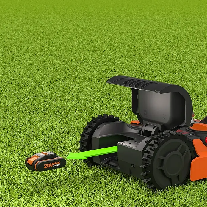 Worx PowerShare 20V Robot cortacésped Landroid M500 - 500 m², Ancho de corte: 18 cm, Navegación por inducción, Cable de antena - Cortacésped con batería de litio Max de 20 V, que se muestra con una flecha verde para insertarla en el cortacésped.