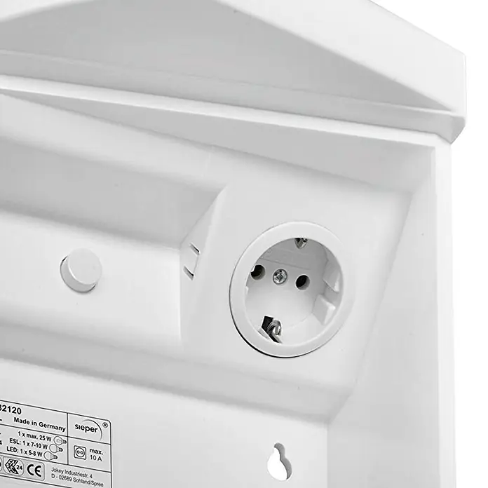 Sieper Spiegelschrank Chico GL - B x H: 62 x 52,6 cm, Weiß - Nahaufnahme einer Sieper-Außenleuchte mit einer in Deutschland hergestellten Steckdose, die mit maximal 25W betrieben werden kann.