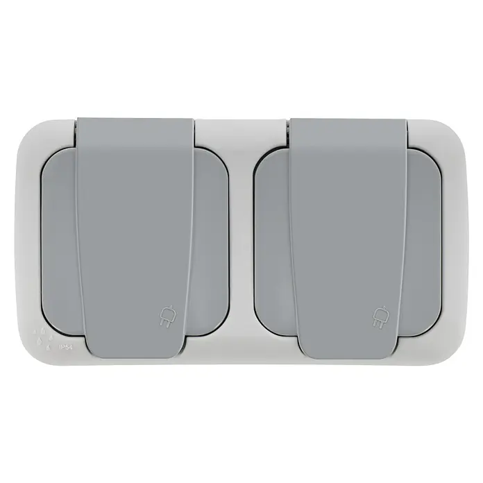 Siemens Delta IP54 Feuchtraum-Steckdose SIE028684 - 2-fach, IP54, Grau - Nahaufnahme einer zweifachen, grauen, wasserdichten Steckdose, die sich ideal für den Außenbereich eignet und sichere Stromversorgung bietet.