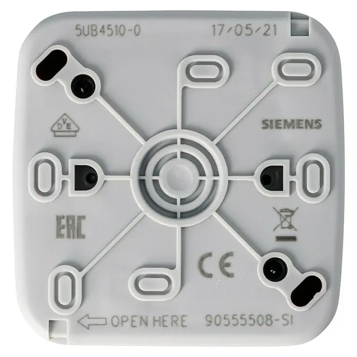 Siemens Delta IP54 Feuchtraum-Steckdose SIE028660 - 1-fach, IP54, Grau - Detailaufnahme einer Siemens-Produktkomponente, die technische Spezifikationen und Zertifizierungsdetails wie 5UB4510-0 und CE-Kennzeichnung zeigt.