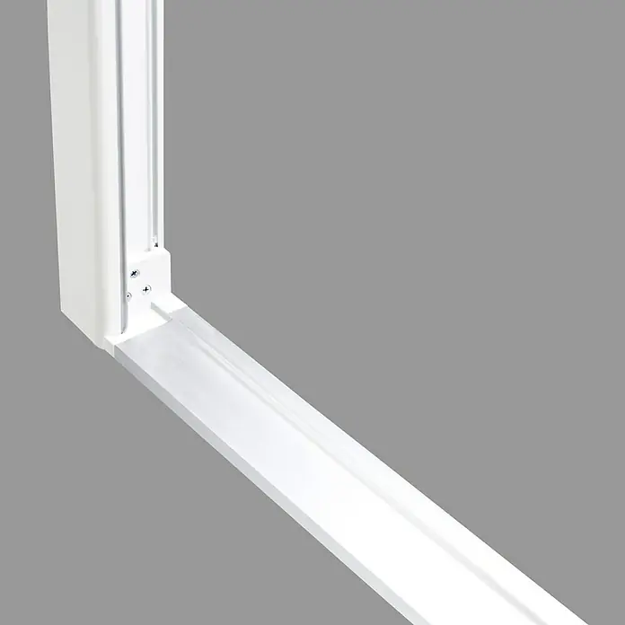 Panto Nebeneingangstür K 504 - 88 x 198 cm, DIN Anschlag: Links, Weiß - Nahaufnahme eines weißen Fensterrahmens mit sichtbaren Schrauben. Ideal für architektonische und bautechnische Projekte.