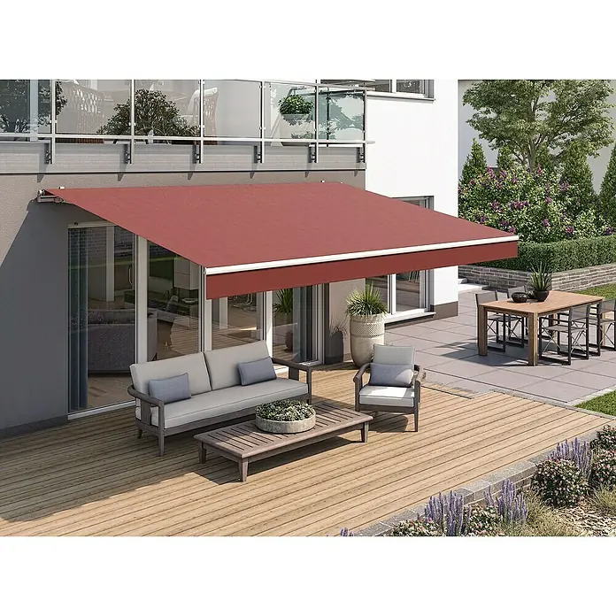 Solid Elements Gelenkarmmarkise 2209 - Rot, Breite: 4 m, Ausfall: 3 m - Die rote Markise spendet Schatten über der Terrasse mit Sitzmöbeln. Der Essbereich im Freien ist ebenfalls gut zu sehen.