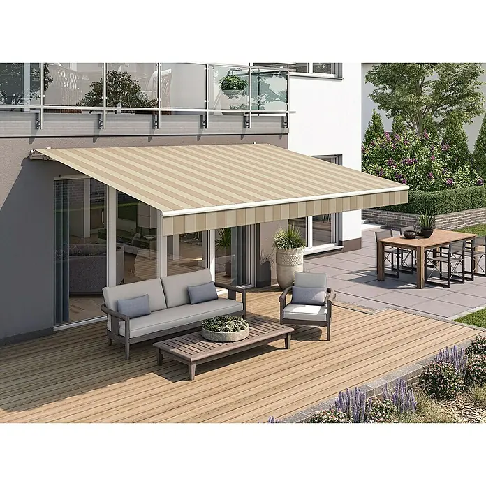 Solid Elements Gelenkarmmarkise 2238Hellbeige/Beige, Breite: 3,5 m, Ausfall: 2 m - Terrasse mit beiger Markise, die Schatten spendet, und Gartenmöbeln. Ideal für entspannte Stunden im Freien mit Stil und Komfort.