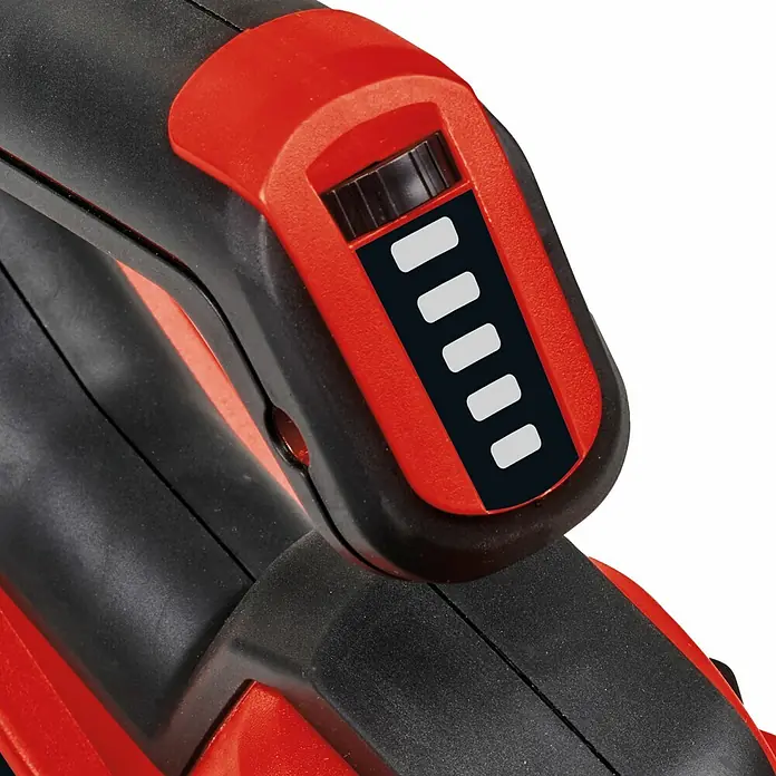 Einhell PXC 18V Soplador de hojas de batería GE-UB 18/250 Li E-Solo - 18 V, Sin batería, Velocidad de soplado: 250 km/h, Potencia de soplado: 120 m³/h - Detalle de un indicador de nivel de batería en una herramienta eléctrica. El indicador tiene un borde rojo y muestra cuatro de cinco barras.