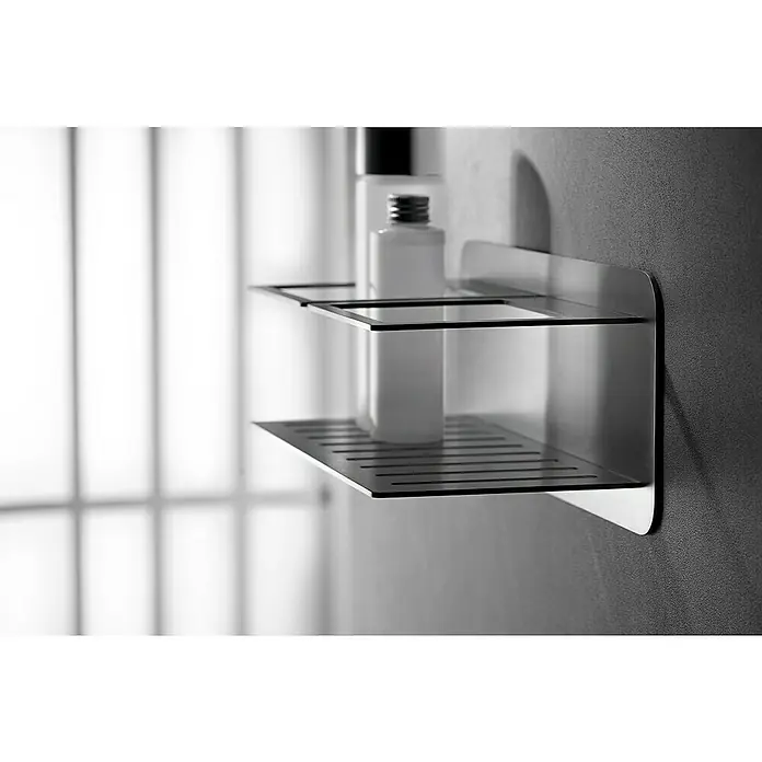 Imex Cesta de baño Iman - 12,7 x 36 x 13,5 cm, Acero inoxidable, Níquel - Una estantería de baño flotante de dos niveles hecha de vidrio y metal, montada en una pared oscura, mostrando productos cosméticos.