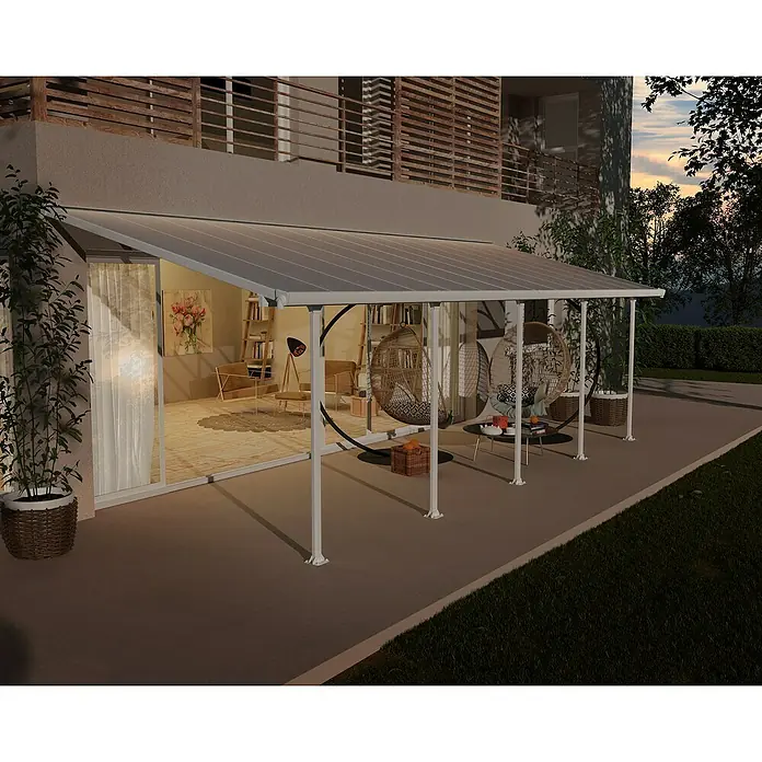 Solid Elements Terrassenüberdachung Martina - B x T: 851 x 300 cm, Verkehrsweiß, Polycarbonat, Transparent - Elegante Terrassenüberdachung mit weißen Pfosten und transparentem Dach. Einladender Außenbereich mit Hängekörben.