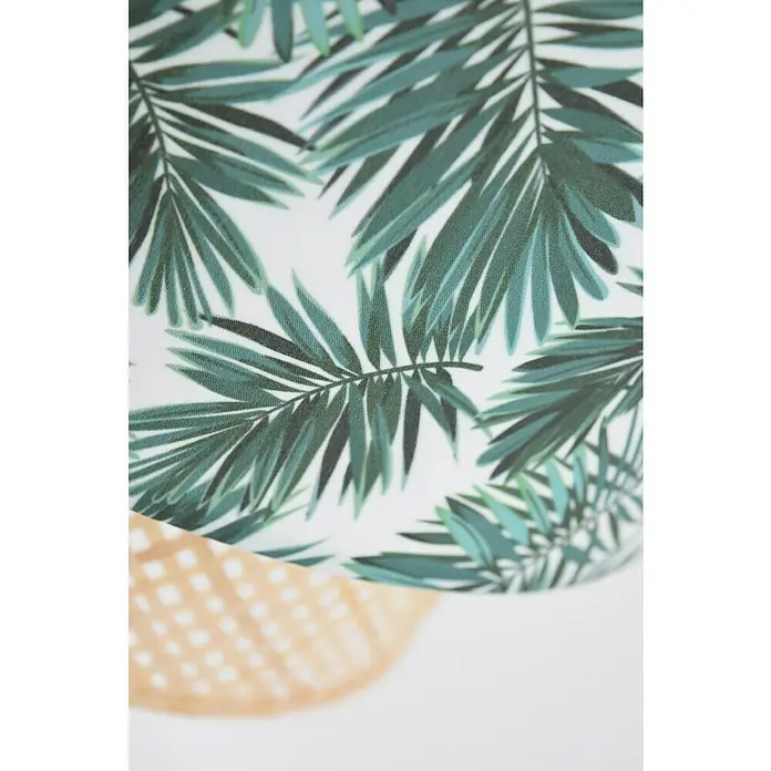 Idp Lampshades Lámpara de sobremesa Miley - 40 W, L x An x Al: 17 x 17 x 33 cm, Natural, Verde, E27 - Primer plano de un sombrero de verano con estampado de palmeras y ala de mimbre. Un accesorio elegante para los días soleados y los viajes de vacaciones.