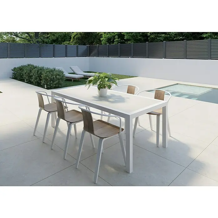 Mesa de jardín Mistral - L x An x Al: 192 x 102 x 74 cm, Aluminio/Cerámica, Blanco - Un elegante conjunto de jardín con una mesa blanca y sillas a juego, perfecto para momentos con estilo al aire libre.