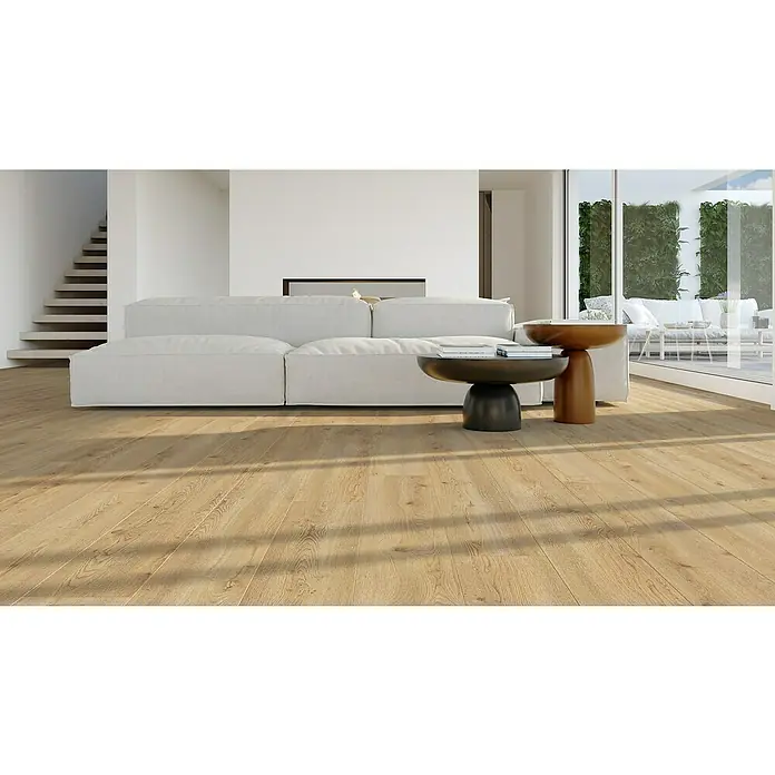 LOGOCLIC Laminado Roble Vegas - 1.200 x 196 x 8 mm, Roble, AC5 - Espacio habitable luminoso con suelo de parqué, que crea un ambiente cálido y acogedor. El diseño de madera natural aporta elegancia al espacio.
