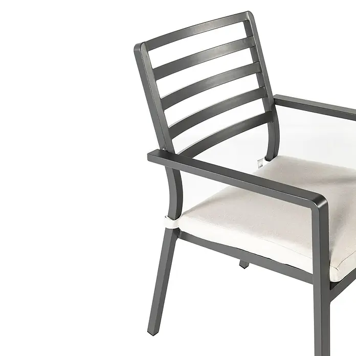 Silla de jardín Galilee - 64 x 56 x 85 cm, Antracita, Aluminio, Apilable - Primer plano de una elegante silla de jardín gris con un cómodo cojín de asiento claro, perfecta para momentos relajantes.